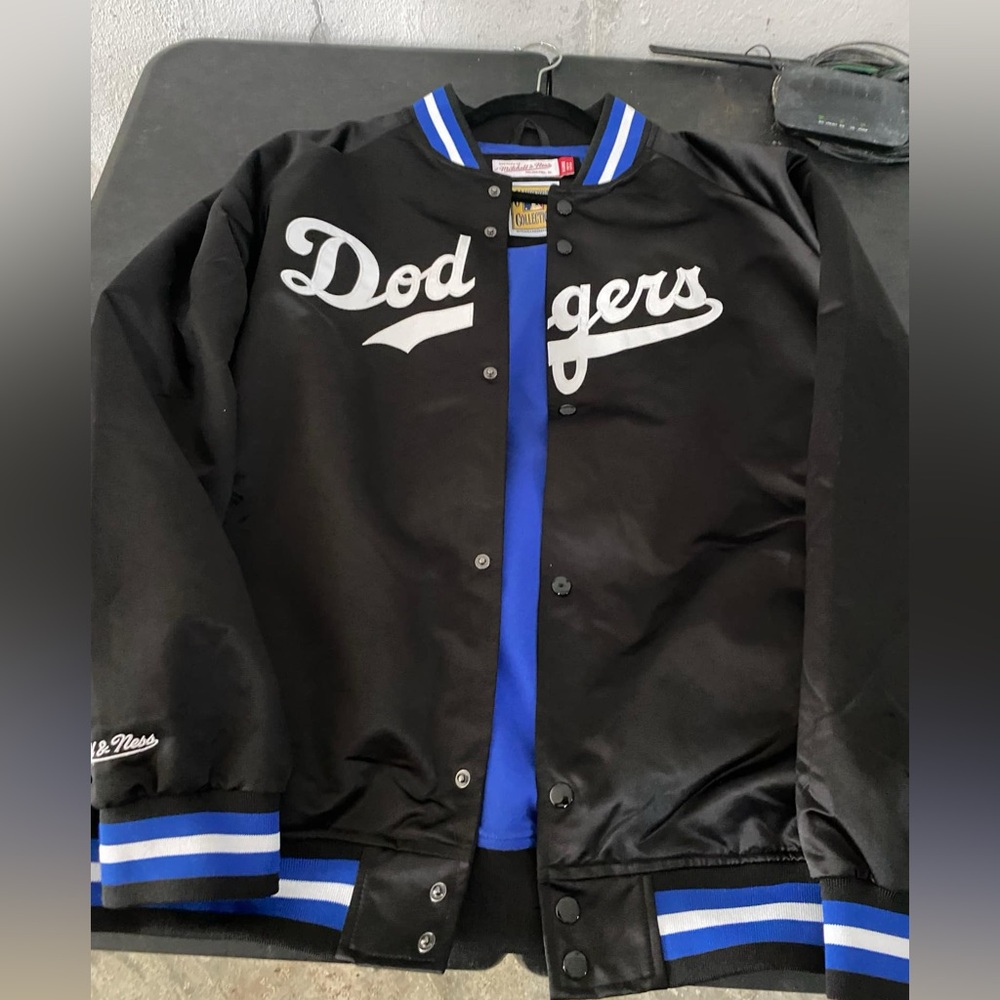 Vintage Retro Mitchell & Ness Cooperstown collection L A Dodgers Satin jacket